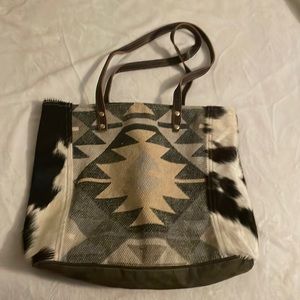 Myra bag tote with keychain
